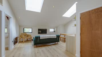 Loft superior | Área de sala de estar | Smart TV, Netflix y servicios de streaming