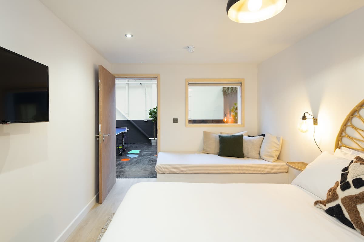 Blackout curtains, soundproofing, free WiFi, bed sheets