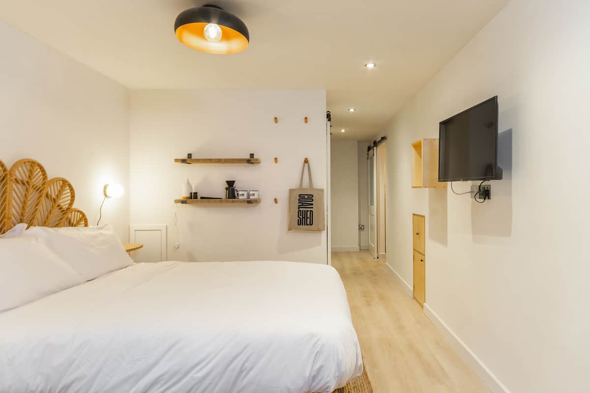 Blackout curtains, soundproofing, free WiFi, bed sheets