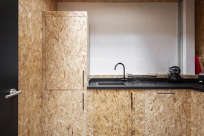 Refrigerador, microondas, tetera/pava eléctrica