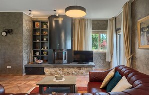 TV, fireplace, DVD player, stereo