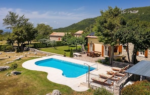 Pool - Awesome home in Lupoglav (Lupoglav)