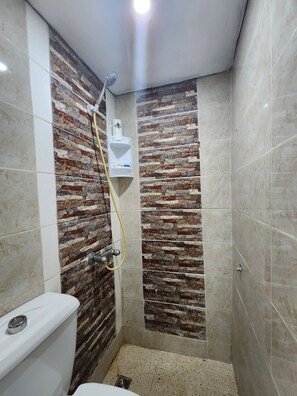 منزل بتجهيزات أساسية - سرير مزدوج - لغير المدخنين | حمام | مناشف