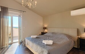 4 habitaciones, tabla de planchar con plancha y cuna de viaje 