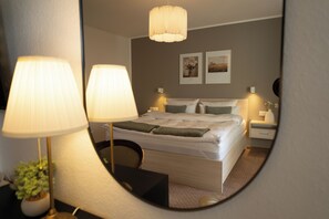 Double Room | Desk, free WiFi, bed sheets - The Resting Place (Lemgo)