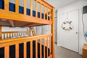 2 bedrooms, iron/ironing board, free WiFi