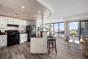 Interior - Capri-Gorgeous Side Ocean Views From this 2 Bedroom Condo with Indoor Pool! (Ocean City)