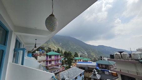 Superior Double Room | Desk, laptop workspace, soundproofing, free WiFi. LA SIESTA INDIA HOSTEL Mcleodganj