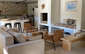 TV, fireplace - Beautiful home in Motovun (Motovun)