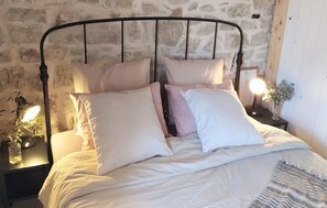 4 bedrooms, in-room safe, iron/ironing board, travel cot