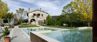 Appartamento in Casale che si Fonde con il Giardino e Piscina con Idromassaggio