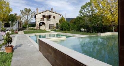Appartamento in Casale che si Fonde con il Giardino e Piscina con Idromassaggio