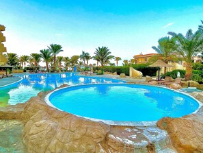 Outdoor pool - Top floor premier view chalet in Red sea Hurghada
 (Hurghada)