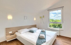 4 chambres, fer et planche à repasser, lit parapluie, Wi-Fi gratuit