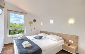 4 bedrooms, iron/ironing board, travel cot, free WiFi