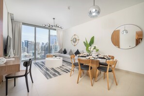 Apartamento elite | Área de estar | TV LED 65 polegadas com canais a cabo