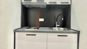 Studio Classique | Cuisine privée | Mini réfrigérateur, plaque de cuisson, bouilloire électrique
