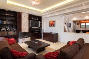 Smart TV, fireplace, DVD player - Villa Vergio in Kolympia (Rhodes Town, Rhodes, Greece)