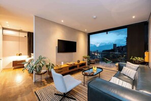 Smart TV, offices - Energy Living - Ultimate Condo in Medellin (Medellin)