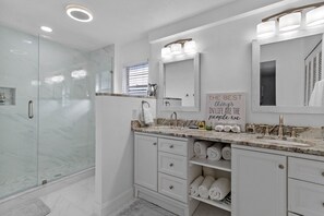 Bathroom - Theme Park Retreat, 4BR near Universal Studios (Orlando)