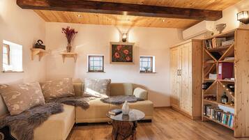 Family House, 2 Bedrooms, Mountainside (Vineyard Cottage Grajska Kašča) | Living room | 21-inch flat-screen TV with digital channels