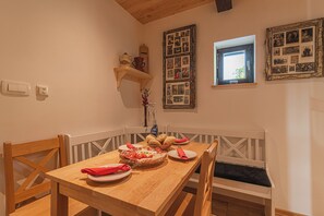 Family House, 2 Bedrooms, Mountainside (Vineyard Cottage Grajska Kašča) | Dining room