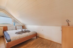 Familie huis, meerdere slaapkamers, uitzicht op gebergte (Vineyard Cottage Urban) | 2 slaapkamers, een strijkplank/strijkijzer, gratis wifi, beddengoed