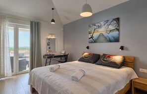 3 chambres, fer et planche à repasser, lit parapluie, Wi-Fi gratuit