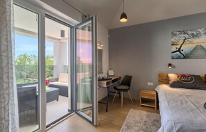 3 slaapkamers, een strijkplank/strijkijzer, reisbedje, gratis wifi