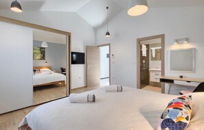 3 bedrooms, iron/ironing board, travel cot, free WiFi