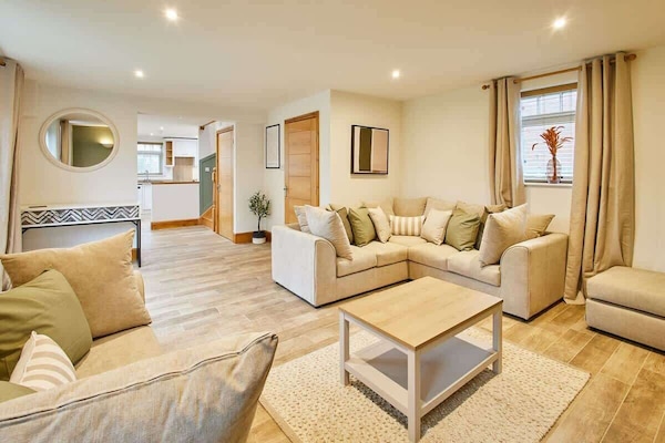 Fawcett Cottage, Tollerton - Host & Stay