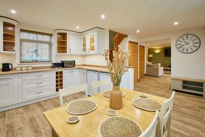 Dining - Host & Stay | Fawcett Cottage (Tollerton)