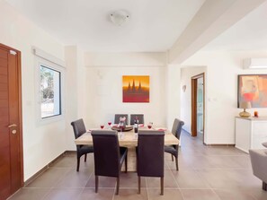 Dining - Villa Rea (Paralimni)
