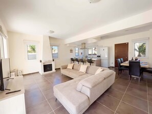 Living area - Villa Rea (Paralimni)