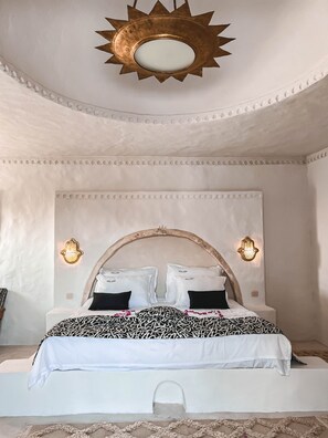 1 bedroom, premium bedding, memory foam beds, individually decorated - Dar Naël  (Erriadh)