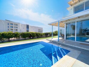 Pool - Villa Blue Wave (Paralimni)