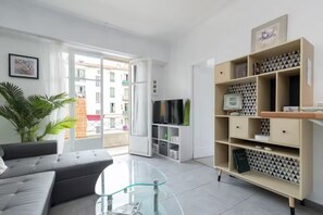 Smart TV, books