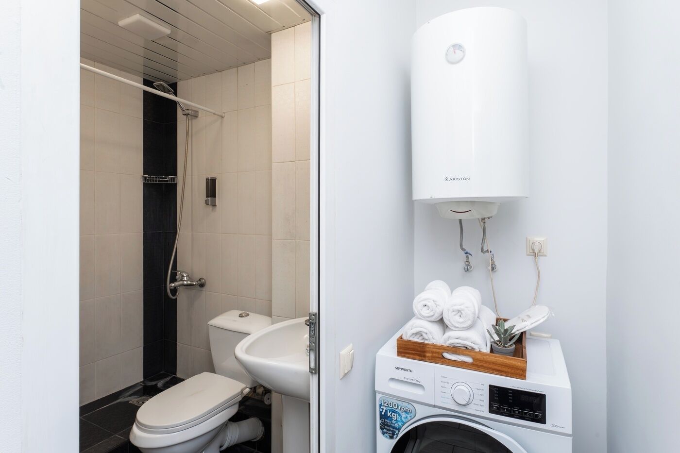 Economy Apartment | Bilik Mandi | Pancuran mandi, kelengkapan dandanan diri percuma, pengering rambut 