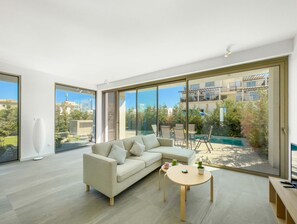 Living area - Azure Seaview - Garnet Villa (Paralimni)