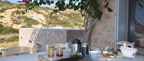 تناول الطعام بالخارج