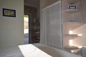 3 عدّة غرف نوم ومكواة/لوح كي وسرير سفر وواي فاي