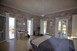 3 bedrooms, iron/ironing board, travel cot, WiFi - Villa Unique en Bord de mer Dans une Petite Vallée de la Côte sud de L'île (Milos)