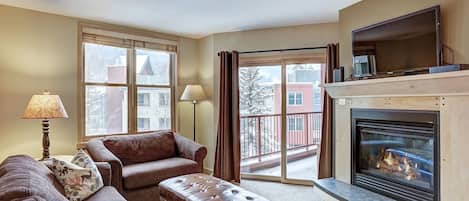 Condo, 2 Bedrooms | Living area