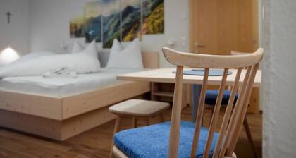 5003 Alice im Alpenhaus Montafon