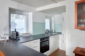Fridge, microwave, oven, dishwasher