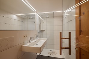 Bruser, hårtørrer, Toiletpapir