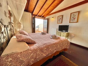 1 bedroom, desk, free WiFi, bed sheets - Villa Delfines (Adults only) - Relax in nature with oceanviews terrace (Lepe)