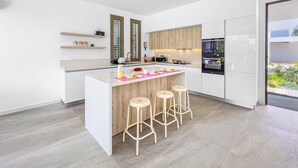 Coffee/tea maker, microwave, dishwasher, cookware/dishes/utensils - Azure Seaview - Ruby Villa (Paralimni)
