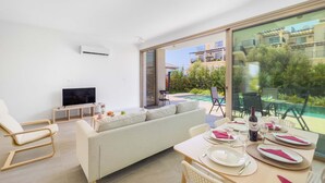 Dining - Azure Seaview - Ruby Villa (Paralimni)