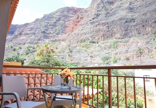 Calma Suites modern 1BR apartment with terrace and views